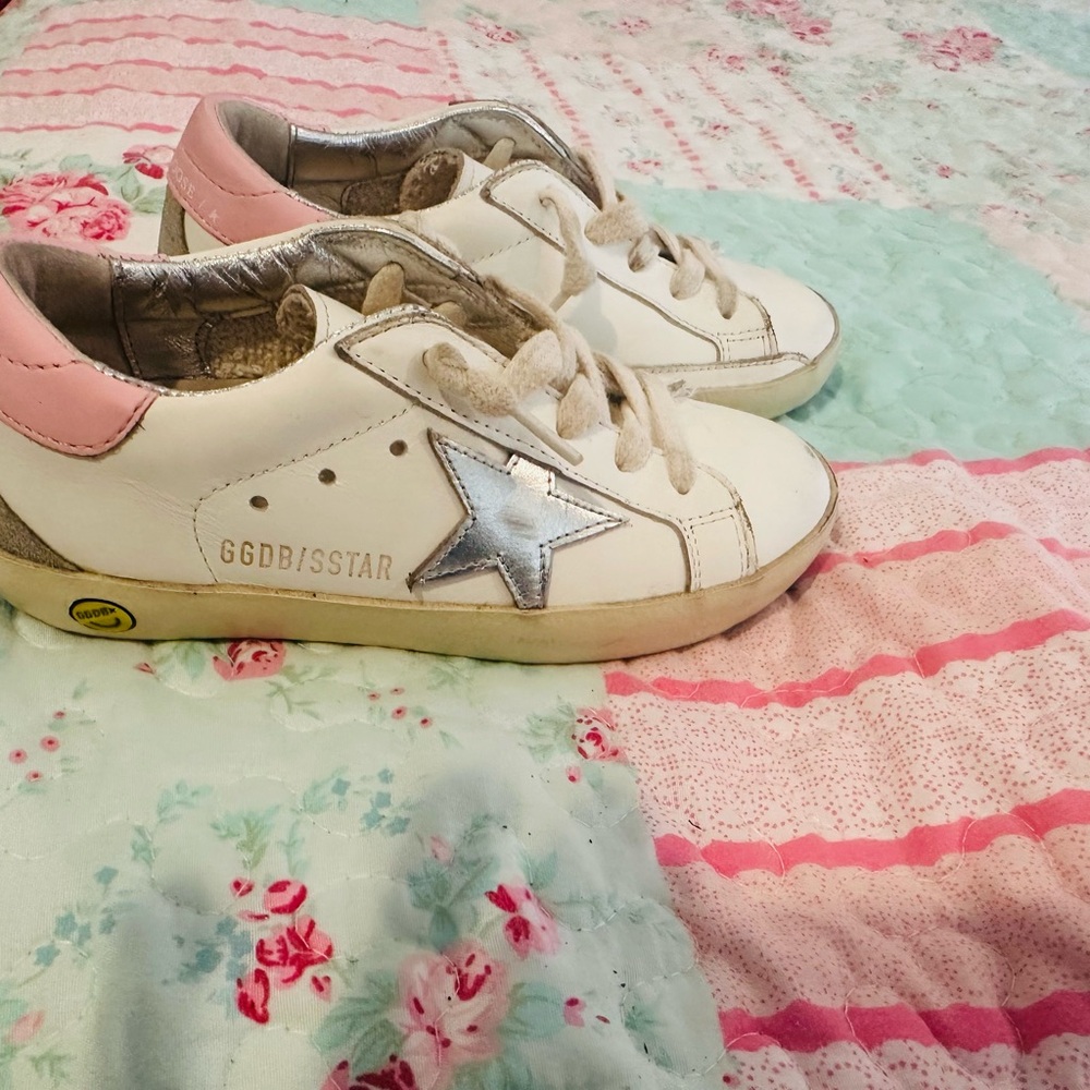 Golden Goose kids shoes
Size 28
Only worn 4-5 times 
Good used condition